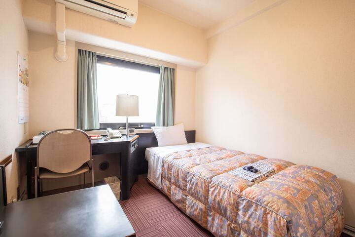 Room 2 of 32