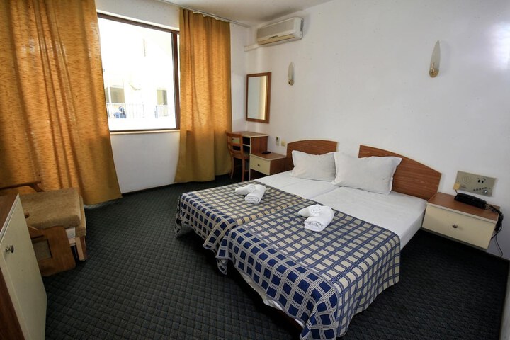 Room 10 of 35