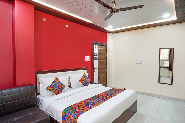 Room 25 of 28