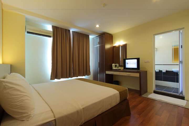 Room 3 of 40