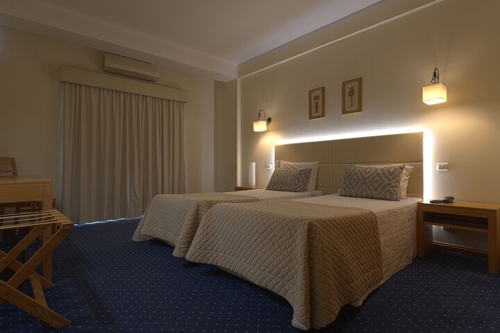 Room 4 of 36