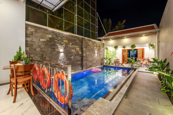 Pool 43 of 59
