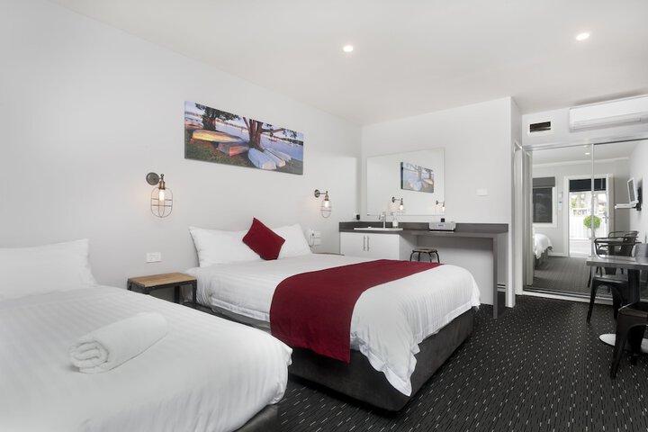 Room 4 of 65