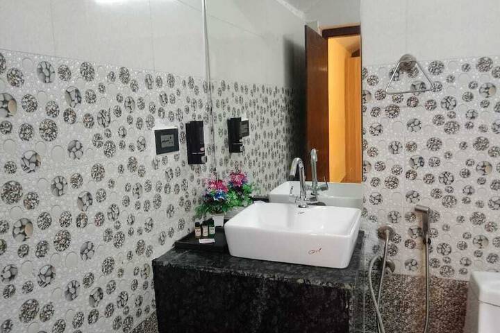 Room 4 of 15