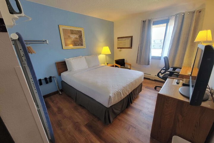 Room 4 of 33