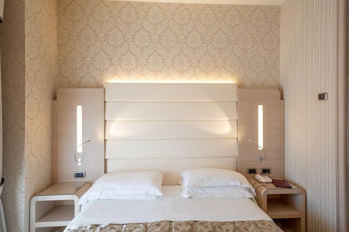 Room 13 of 62