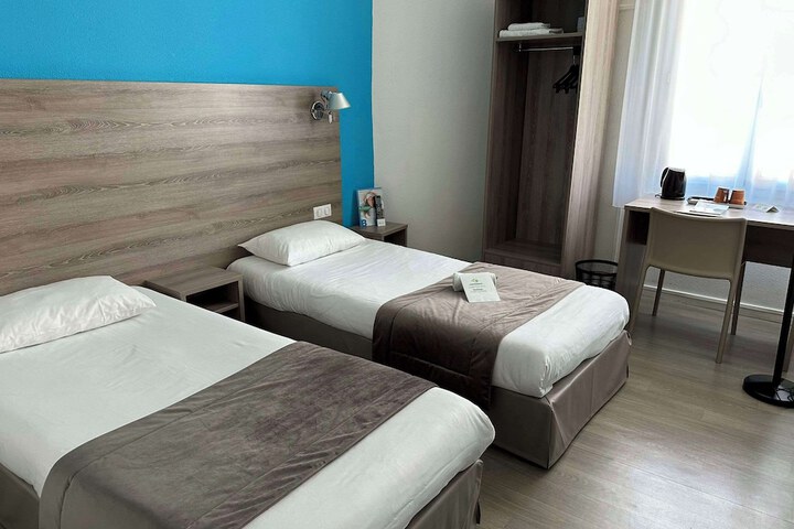 Room 17 of 65