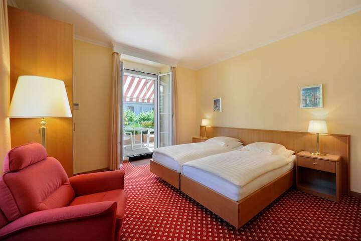 Room 8 of 65