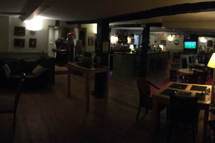 Lounge 24 of 26