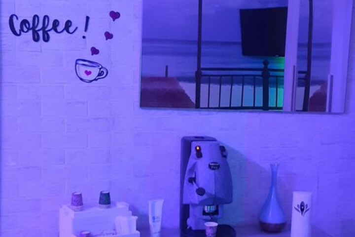 Room 6 of 16