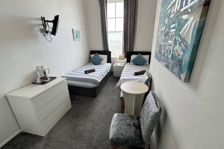 Room 5 of 125
