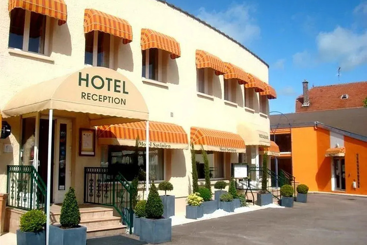 Exterior of MOTEL SAVINIEN