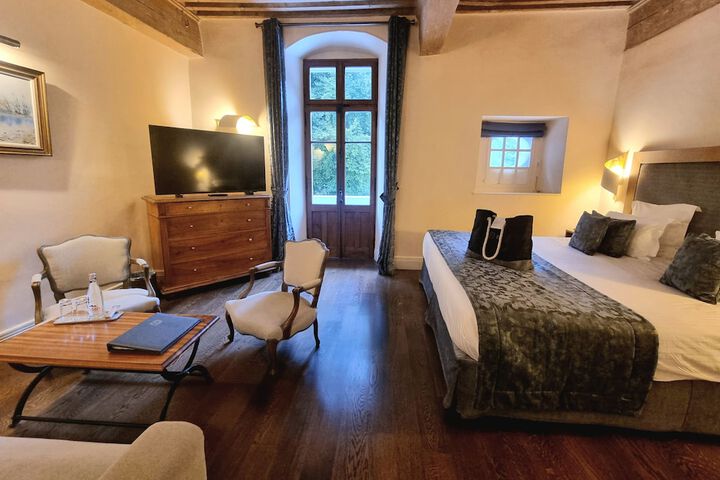 Room 16 of 60