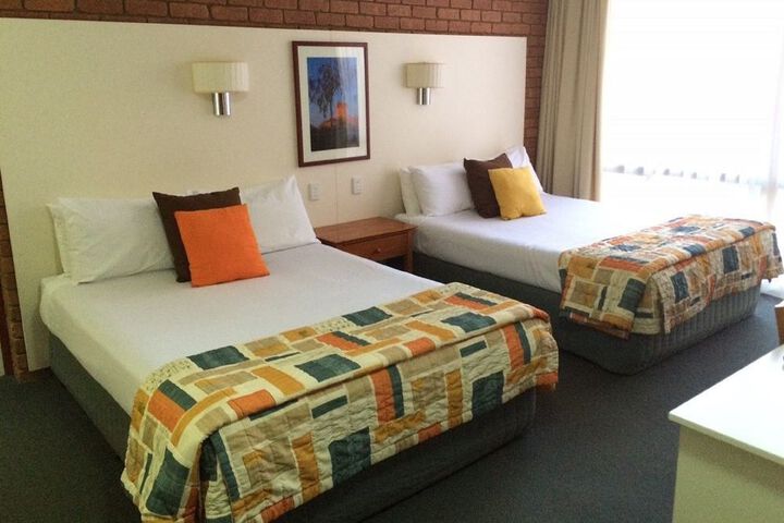 Room 10 of 38