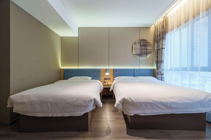 Room 20 of 32