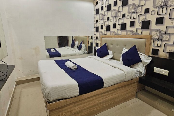 Room 16 of 32