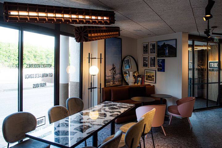 Lounge 78 of 148