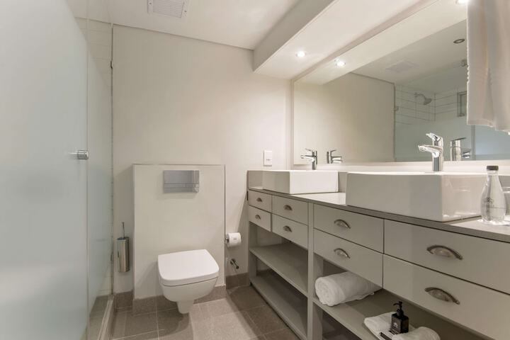 Room 42 of 70