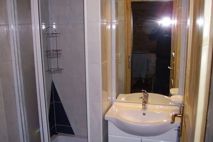 Room 6 of 6