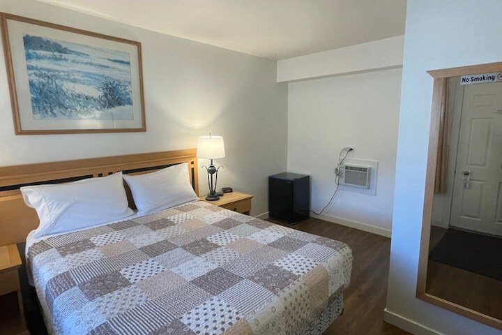 Room 14 of 66