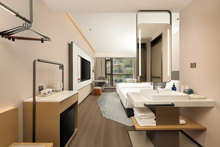 Room 28 of 77