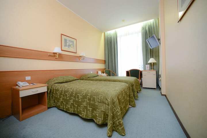 Room 13 of 42