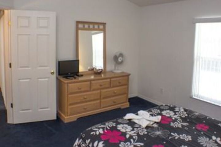 Room 6 of 16