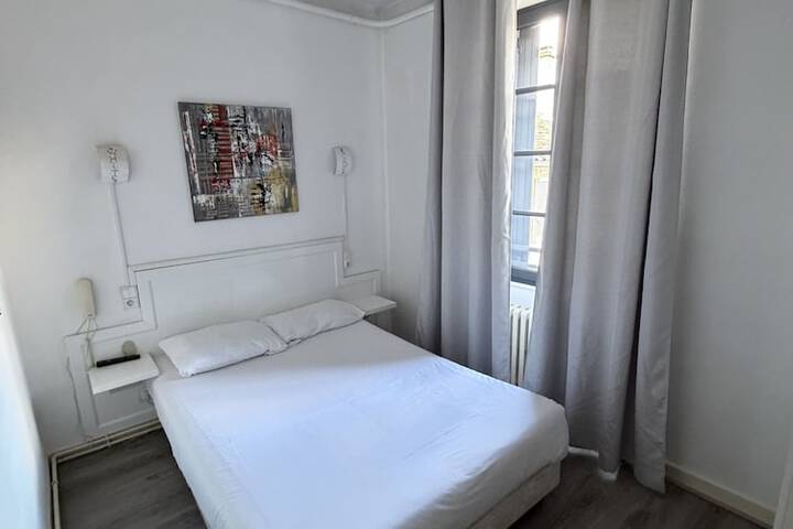 Room 12 of 42