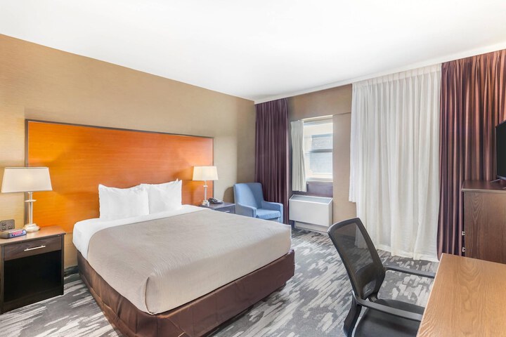 Room 4 of 44