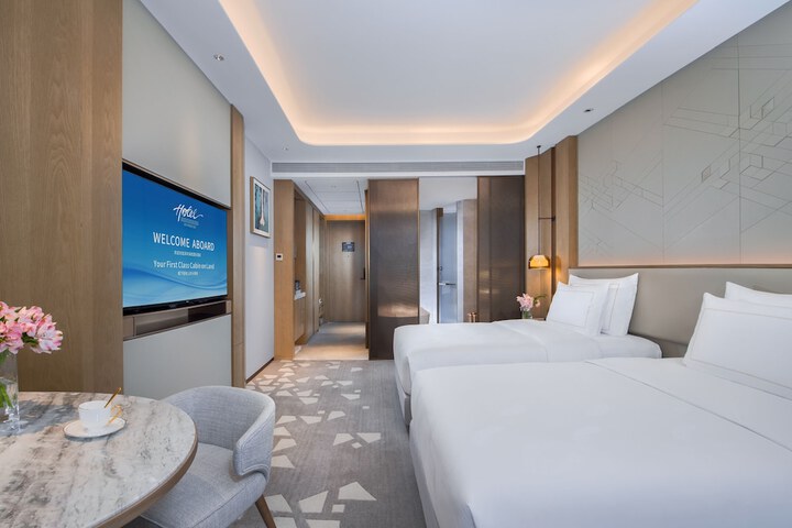 Room 5 of 114