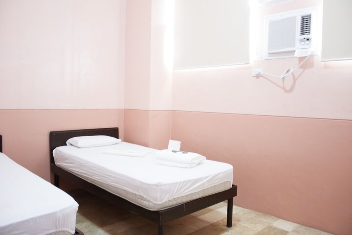 Room 8 of 32