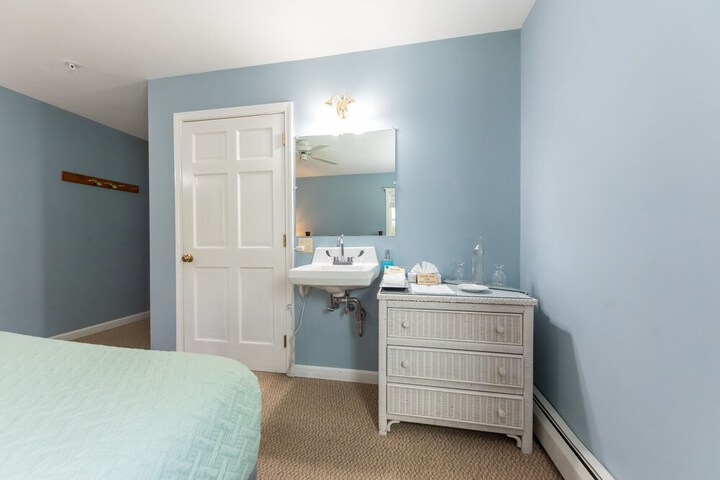 Room 30 of 80