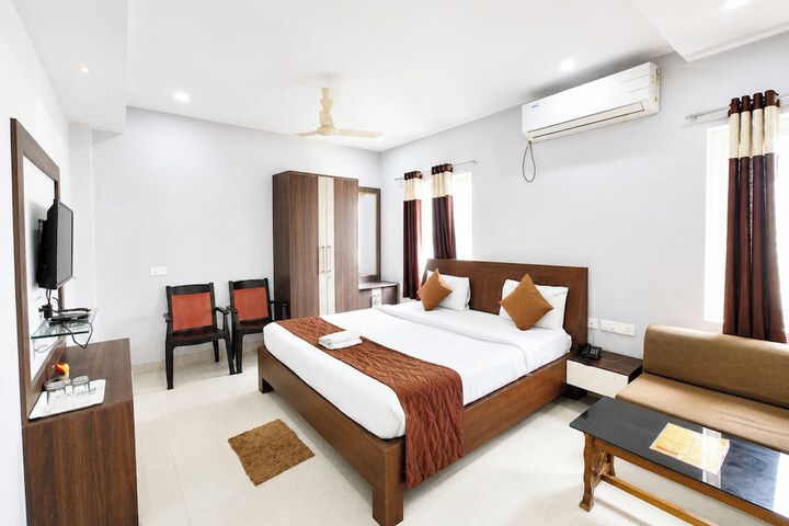 Room 3 of 16
