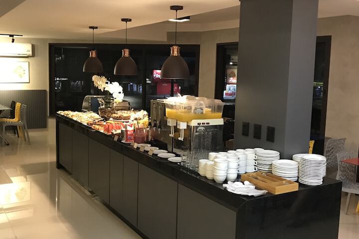 Breakfast/Coffee Service 29 of 42