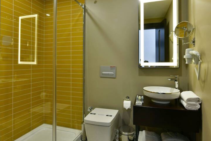 Room 62 of 102