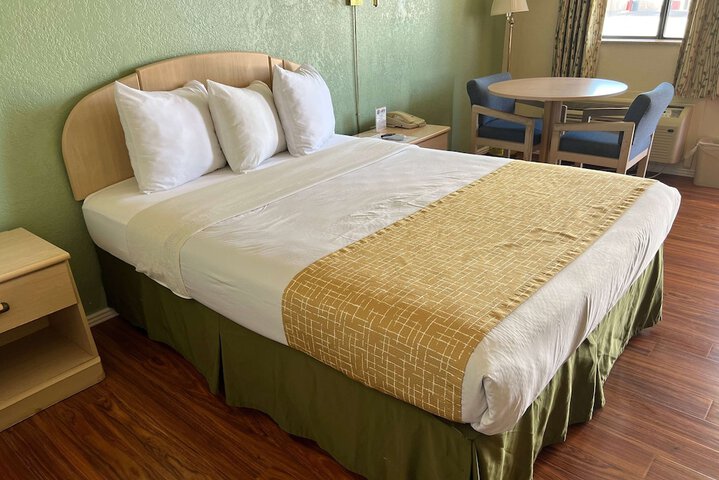 Room 4 of 36