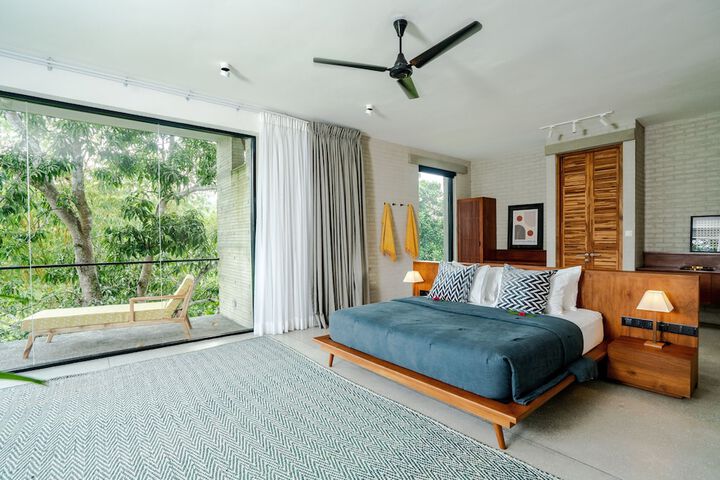 Room 2 of 74