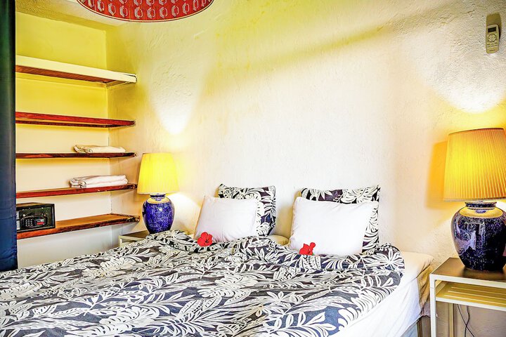 Room 2 of 119