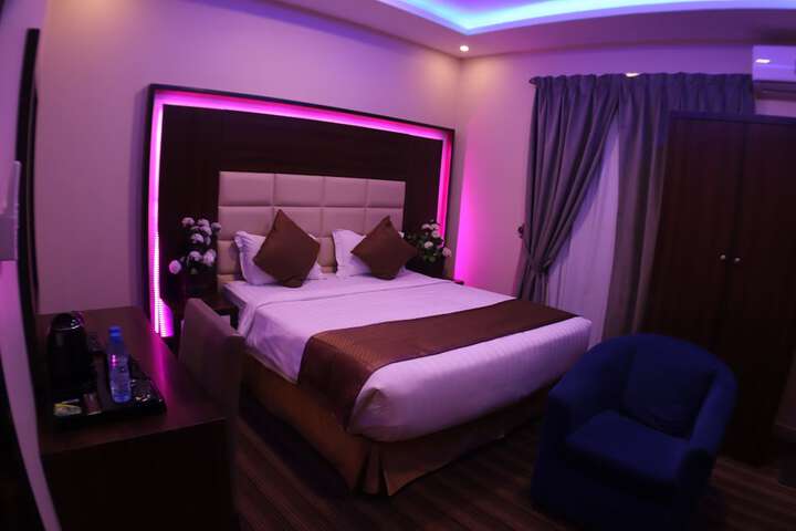 Room 27 of 80