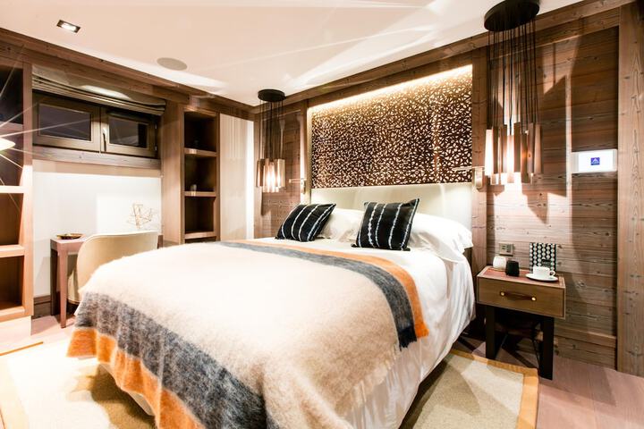 Room 43 of 146