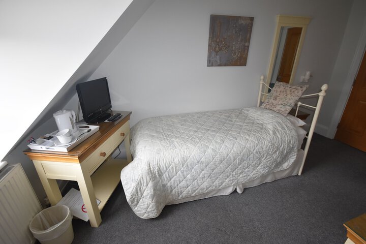 Room 13 of 40