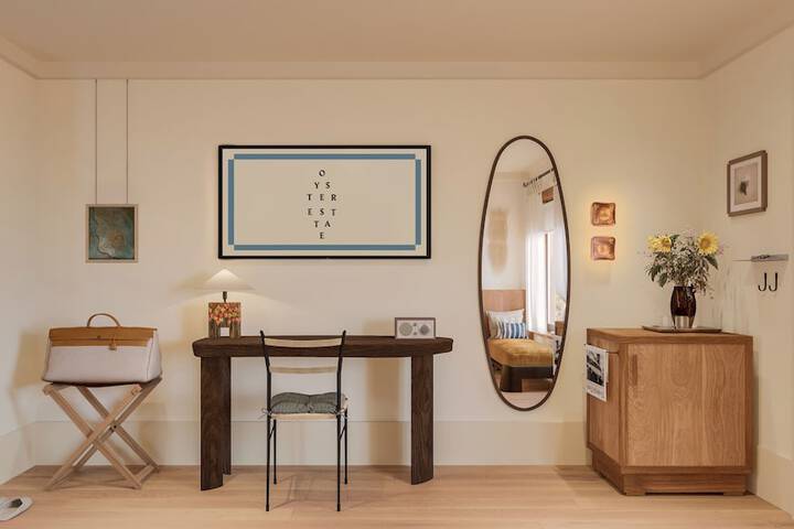 Room 5 of 7