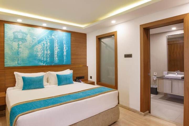 Room 4 of 30