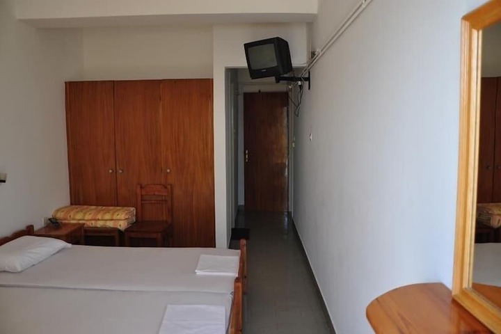 Room 9 of 25