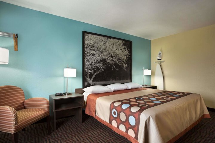 1 King Bed (9 of 9)