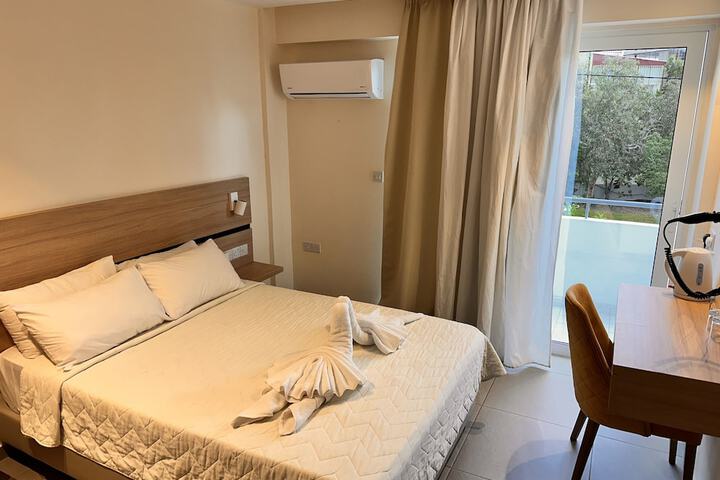 Room 12 of 25