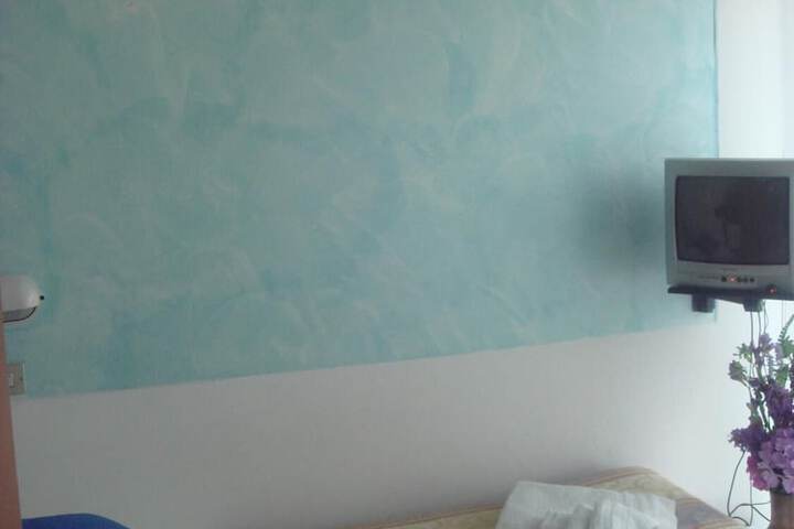 Room 8 of 47