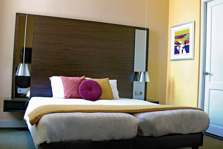Room 8 of 43