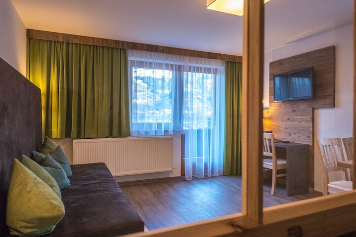 Room 26 of 102
