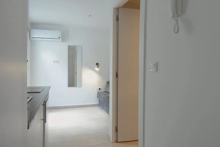 Room 4 of 13